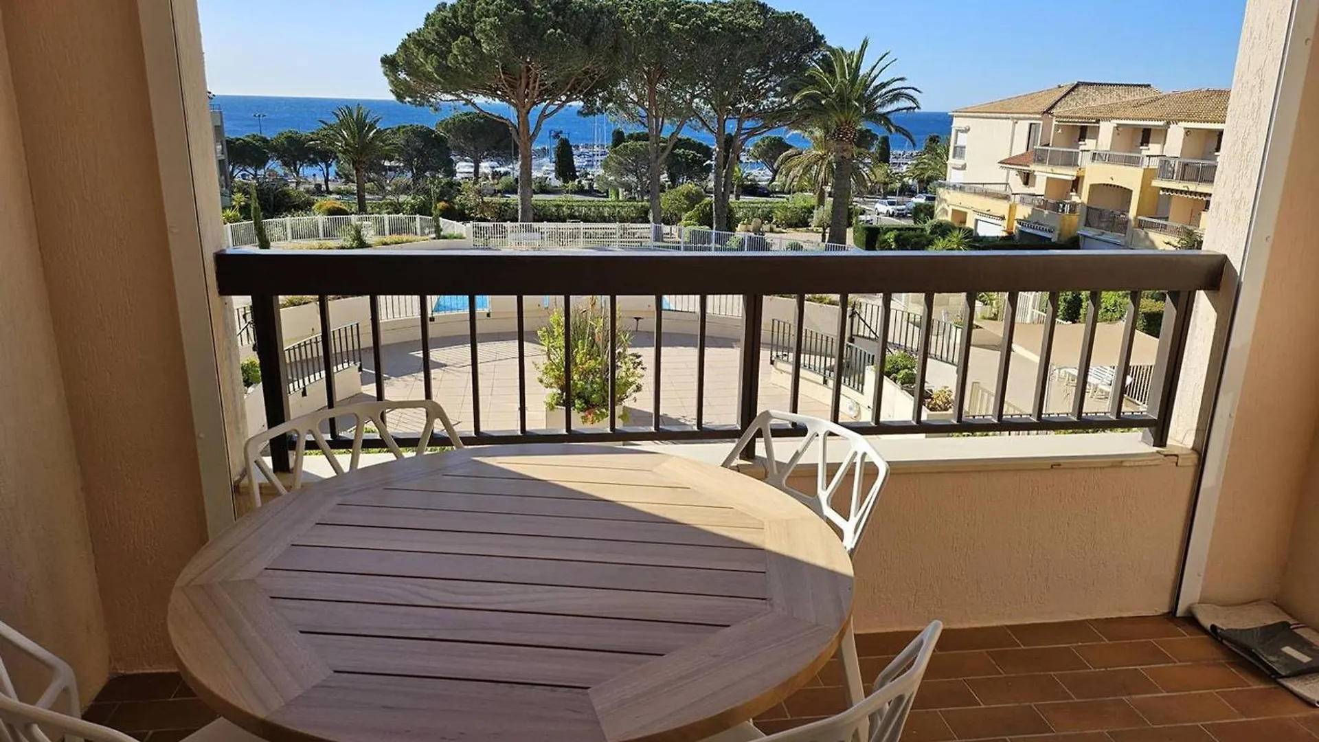 Appartement T2 Avec Piscine Et Vue Mer Proche Plages - Fr-1-768-76 Les Issambres