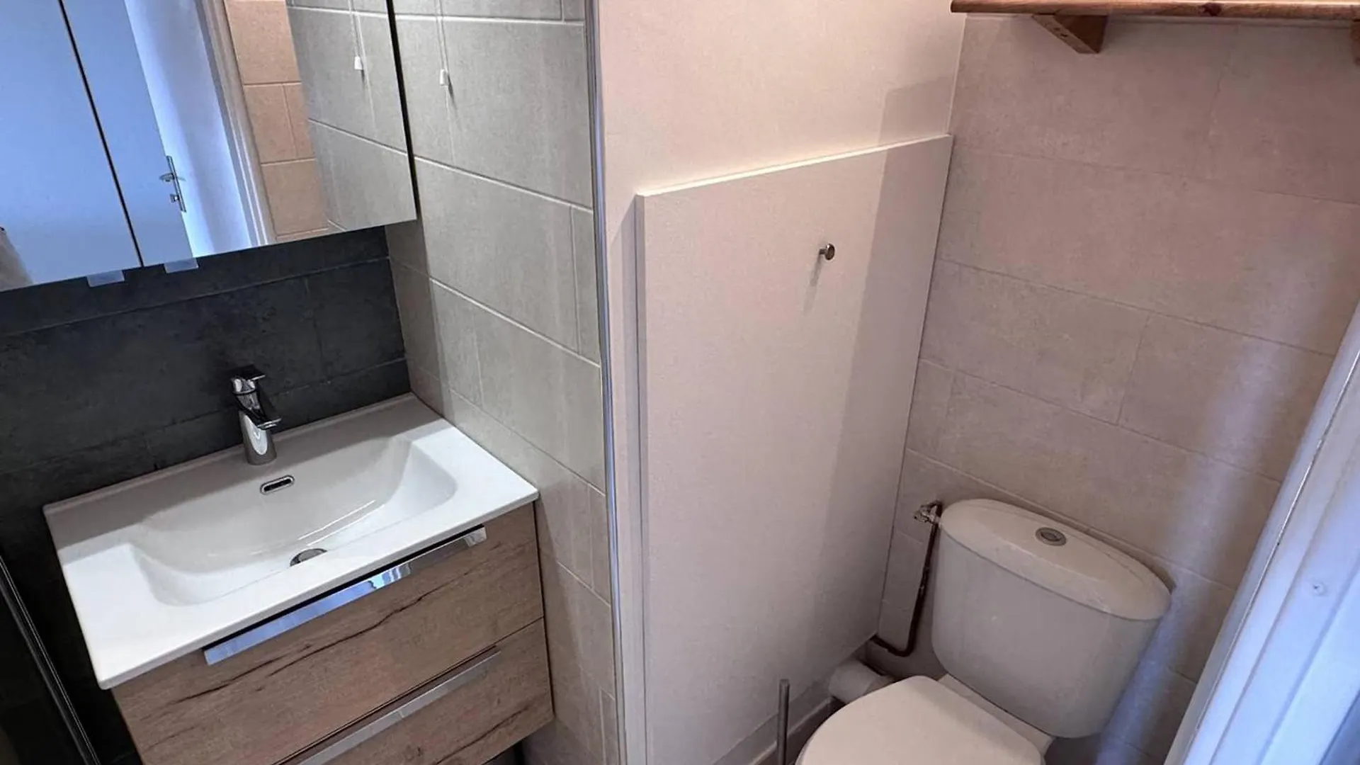 Appartement T2 Avec Piscine Et Vue Mer Proche Plages - Fr-1-768-76 Les Issambres 0*,  France