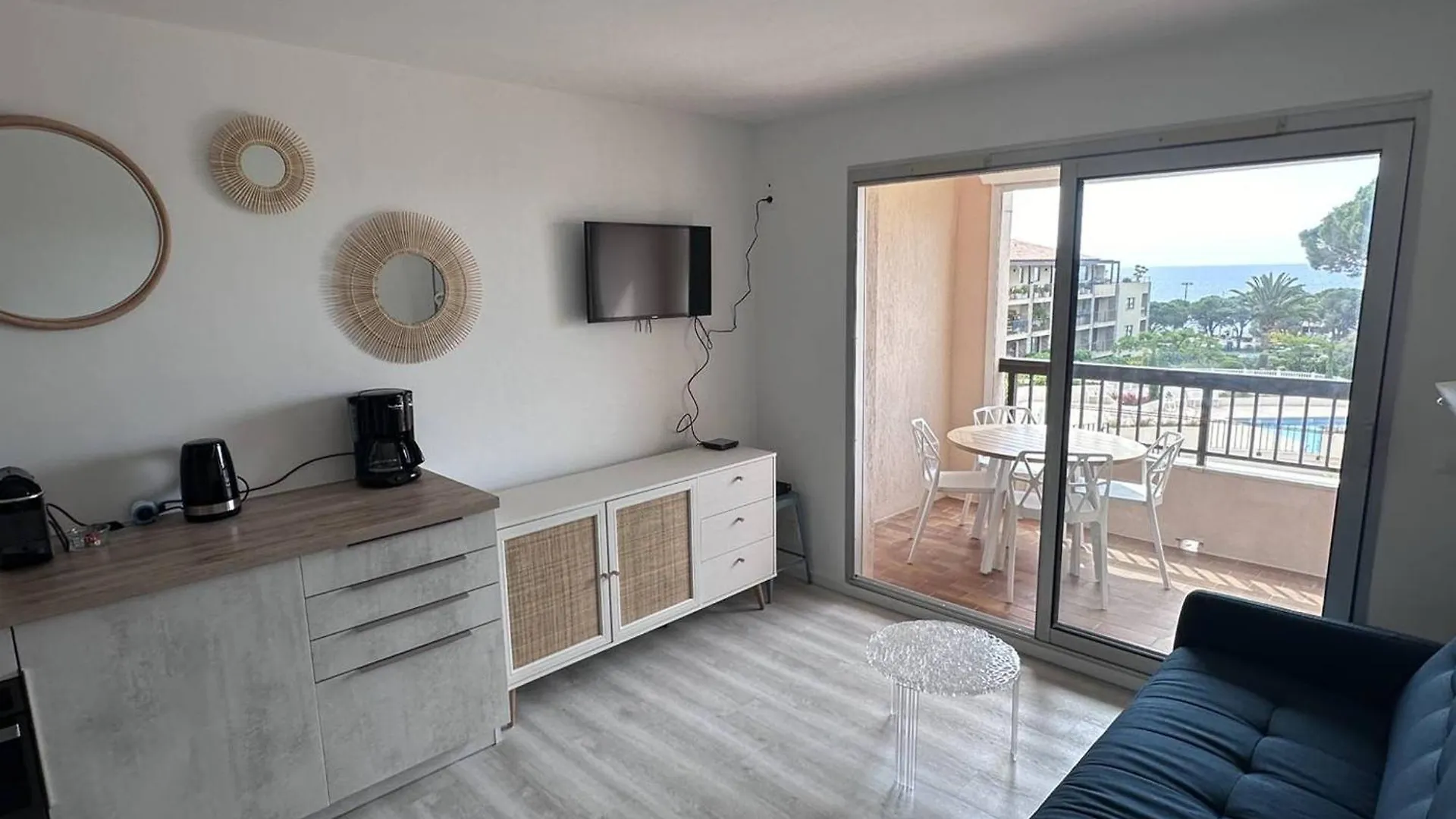 Appartement T2 Avec Piscine Et Vue Mer Proche Plages - Fr-1-768-76 Les Issambres 0*,  France