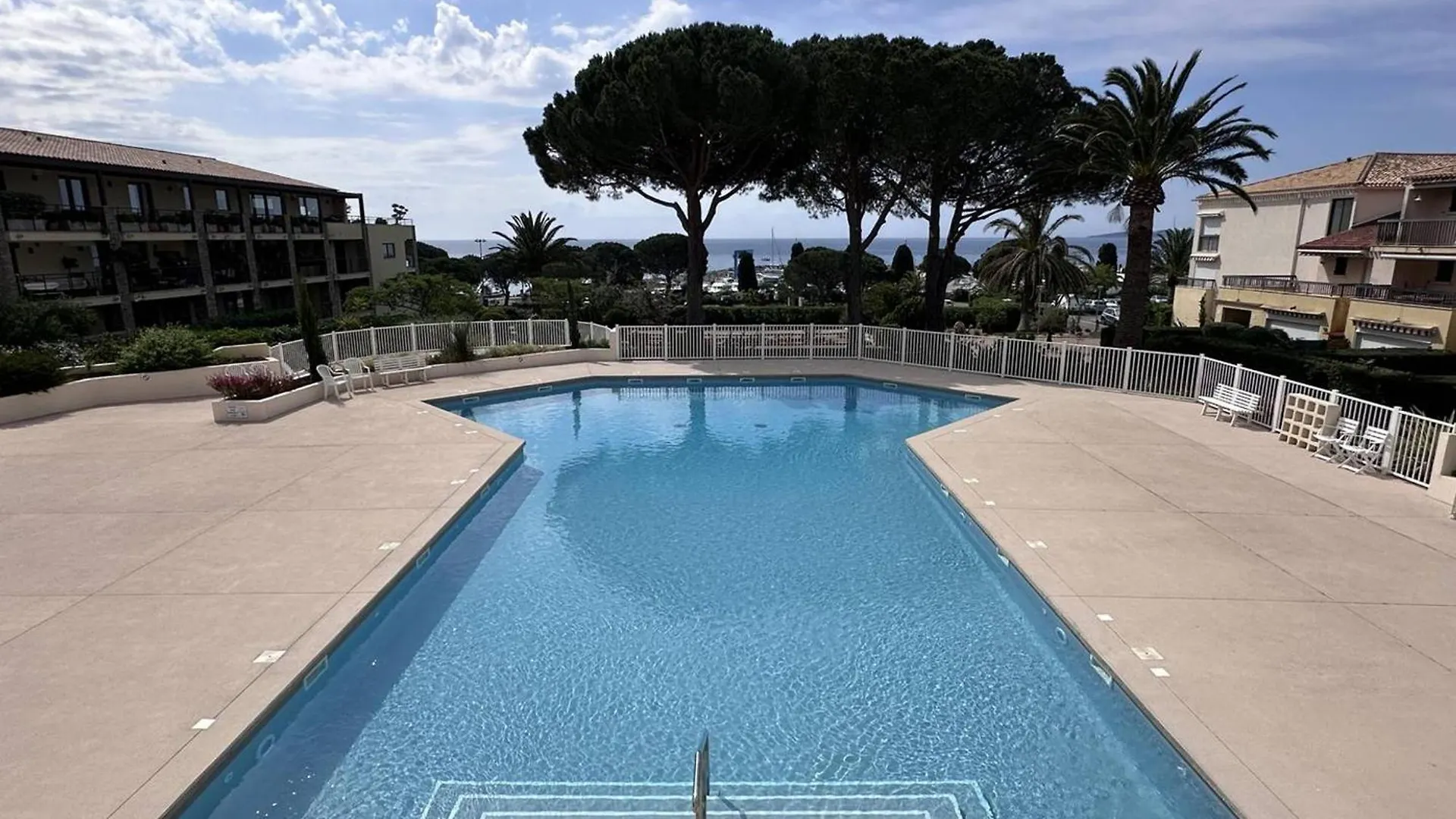 Appartement T2 Avec Piscine Et Vue Mer Proche Plages - Fr-1-768-76 Les Issambres